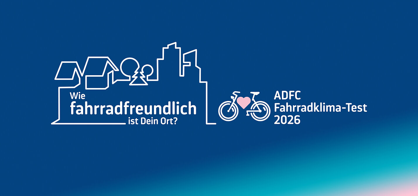 Grafik auf blauem Hintergrund mit dem Schriftzug zum ADFC-Fahrradklima-Test 2026 und einer stilisierten Stadtlinie mit Fahrradsymbol.
