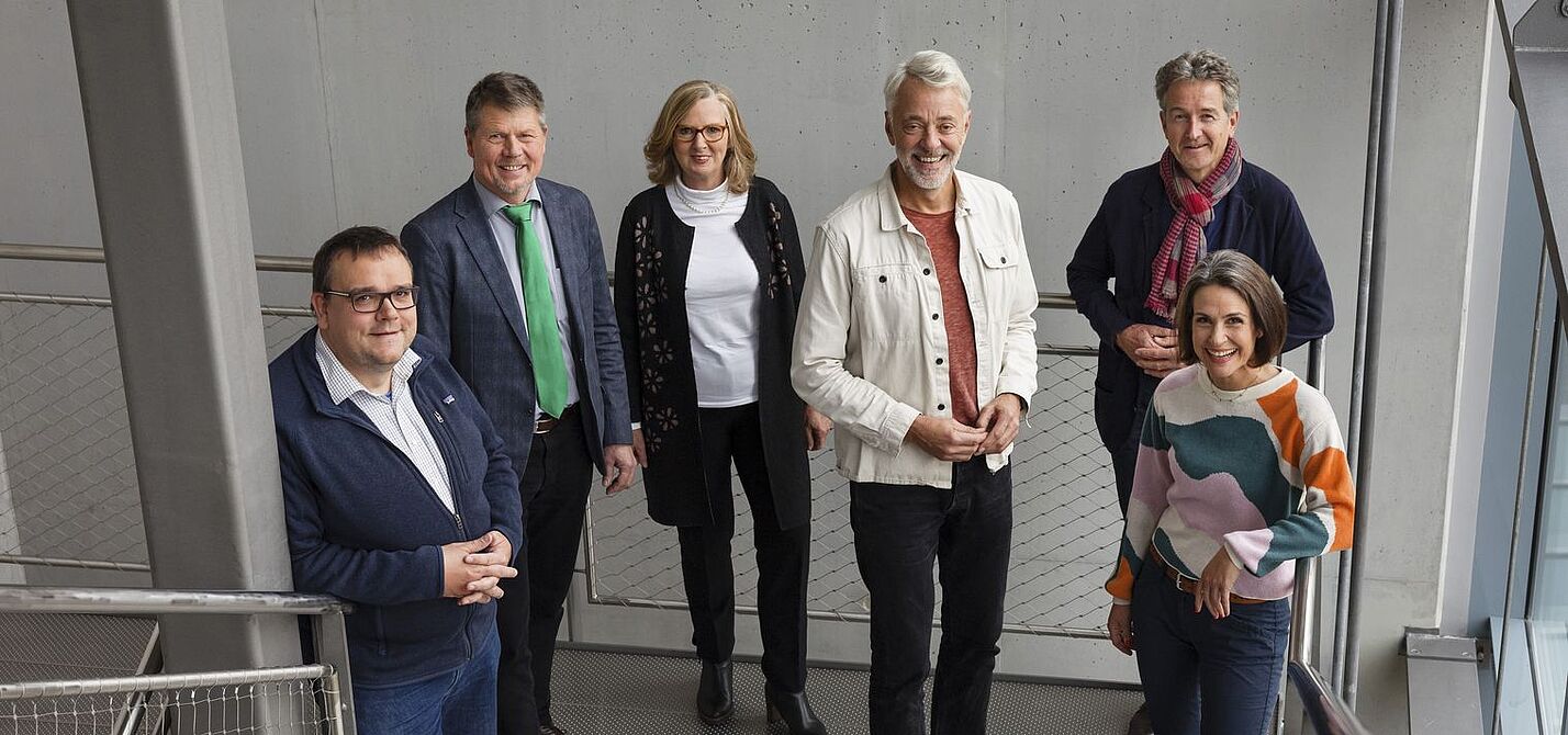 Der ADFC-Bundesvorstand: Christoph Schmidt, Dr. Joachim Lohse, Amelie Döres, Frank Masurat, Christian Tänzler und Sarah Holczer (v.l.n.r.). Es fehlen Cathrin Cailliau und Reinhard Buschmann-Carl. Der ADFC-Bundesvorstand: Christoph Schmidt, Dr. Joachim Lohse, Amelie Döres, Frank Masurat, Christian Tänzler und Sarah Holczer (v.l.n.r.). Es fehlen Cathrin Cailliau und Reinhard Buschmann-Carl.