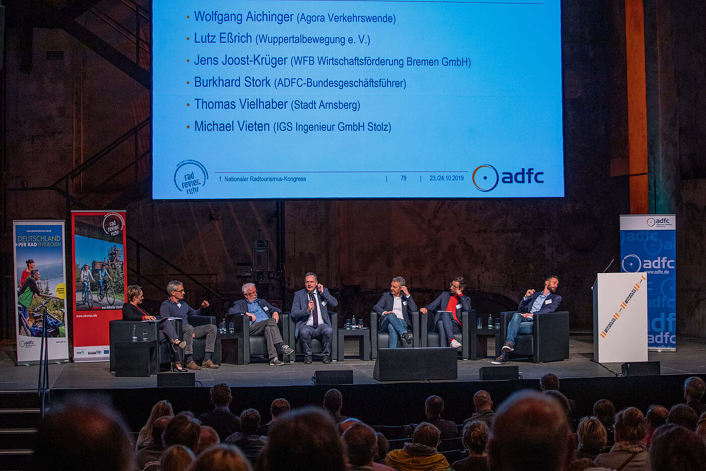 Erster Nationaler Radtourismus Kongress Podiumsdiskussion Bei einer Podiumsdiskussion ging es um radtouristische Impulse für die Verkehrswende.